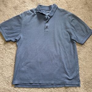 Izod Men's Golf Polo Shirt in Subtle Cornflower Blue Herringbone Pattern